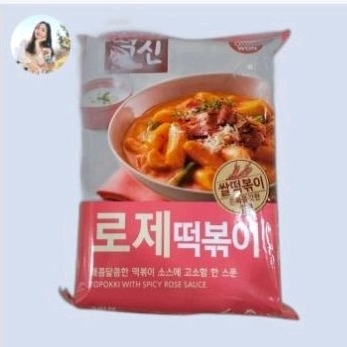 

dongwon topokki with spicy rose sauce 360gr