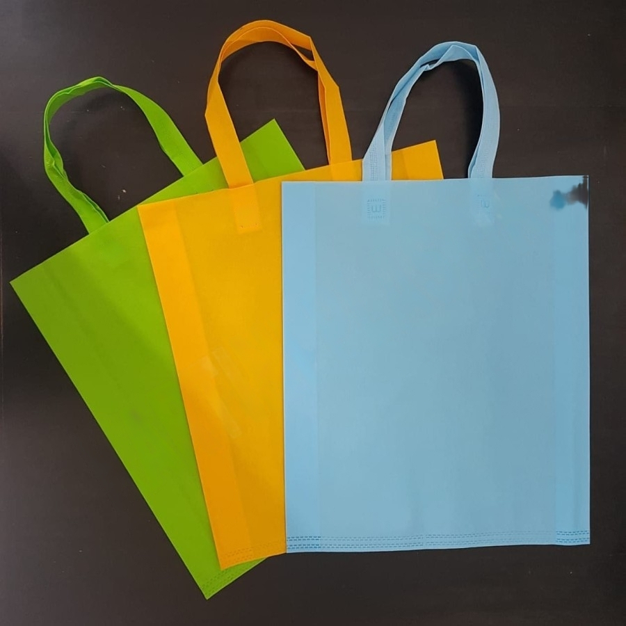 

Spunbond atau tas kain pengganti kresek Ukuran 20 x 26 Harga diatas merupakan harga /Lusin Isi: 12lembar