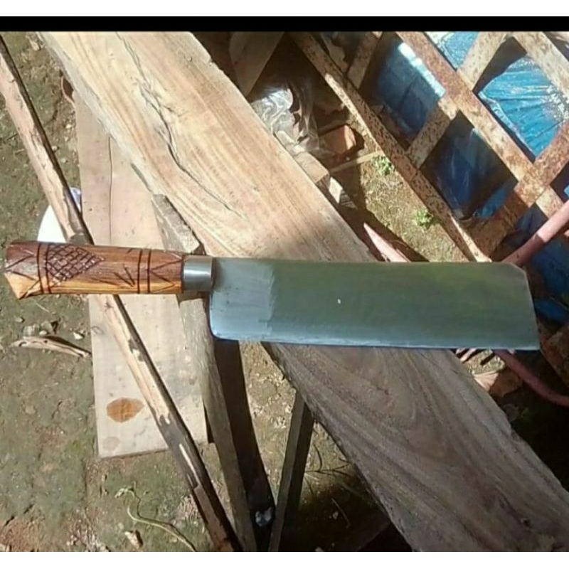 pisau pengupas kelapa muda dan juga bisa buat potong tulang ayam dan daging