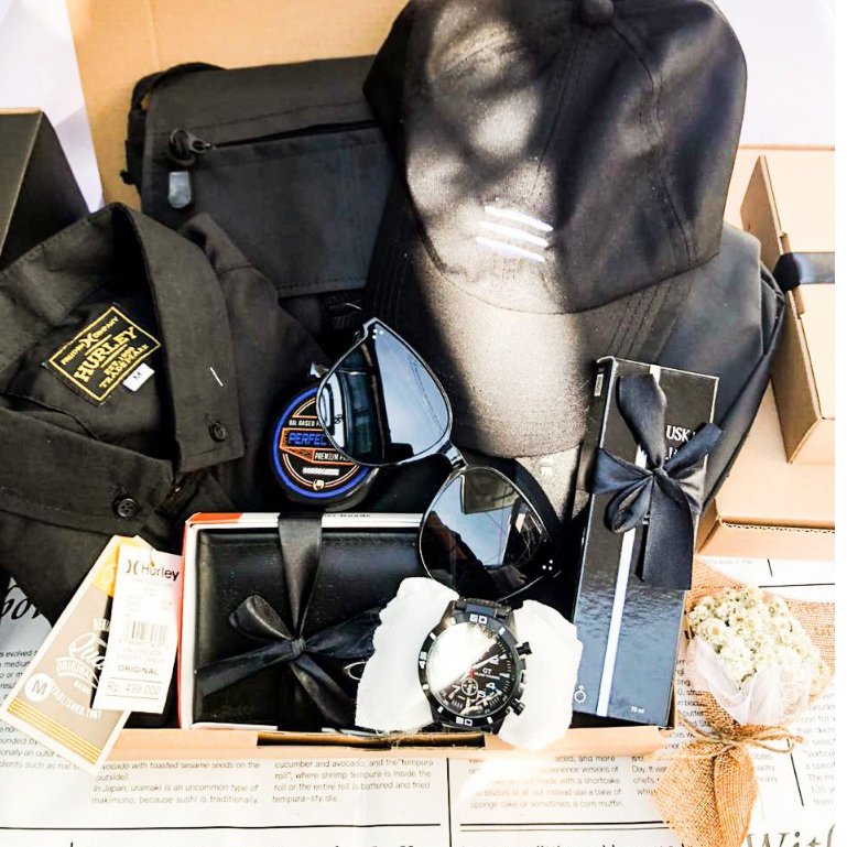 Hampers Kado Cowok Kemeja Lengan Panjang Hitam Polos Giftbox Untuk Laki Laki (Jam Tangan Sesuai Stok