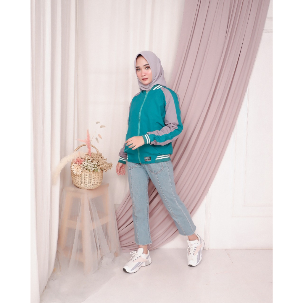 Justrue Jaket Bomber Wanita Bolak Balik JKJ Tosca