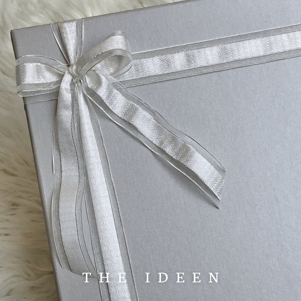 THE IDEEN - 016-04 | HARD BOX ABU ABU 25×25×7,5 FREE KARTU UCAPAN DAN KERTAS CACAH | KOTAK KADO PARCEL HADIAH ULANG TAHUN AESTHETIC | PACKAGING SOUVENIR NATAL LEBARAN | KOTAK HAMPERS BAYI CEWEK COWOK BRIDESMAID GROOMSMEN SERBAGUNA