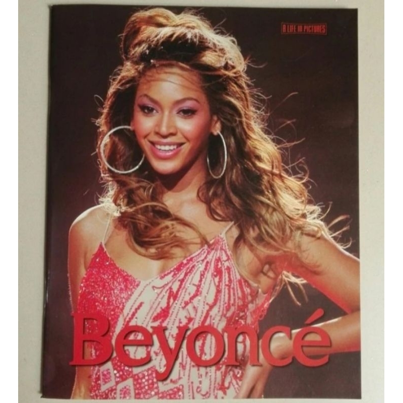 Beyonce : A Life in Pictures / Buku Import