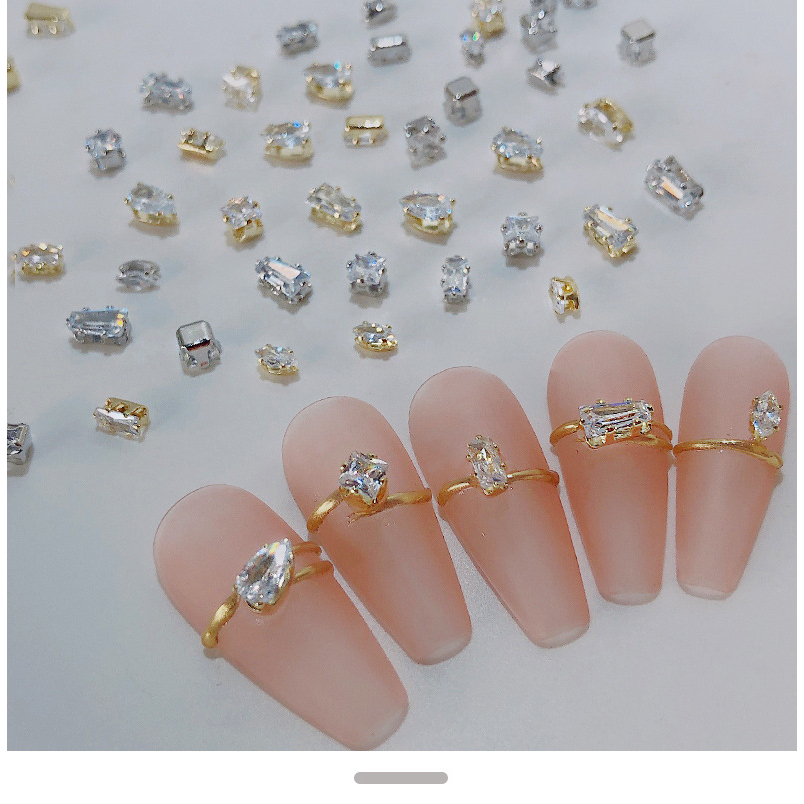 20pcs / Kotak Ornamen Perhiasan Berlian Imitasi Kubik Zirkonia Glitter Untuk Dekorasi Nail Art