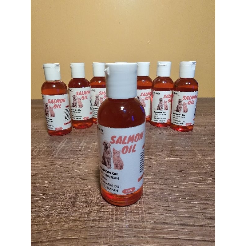 Minyak ikan salmon untuk anjing atau kucing