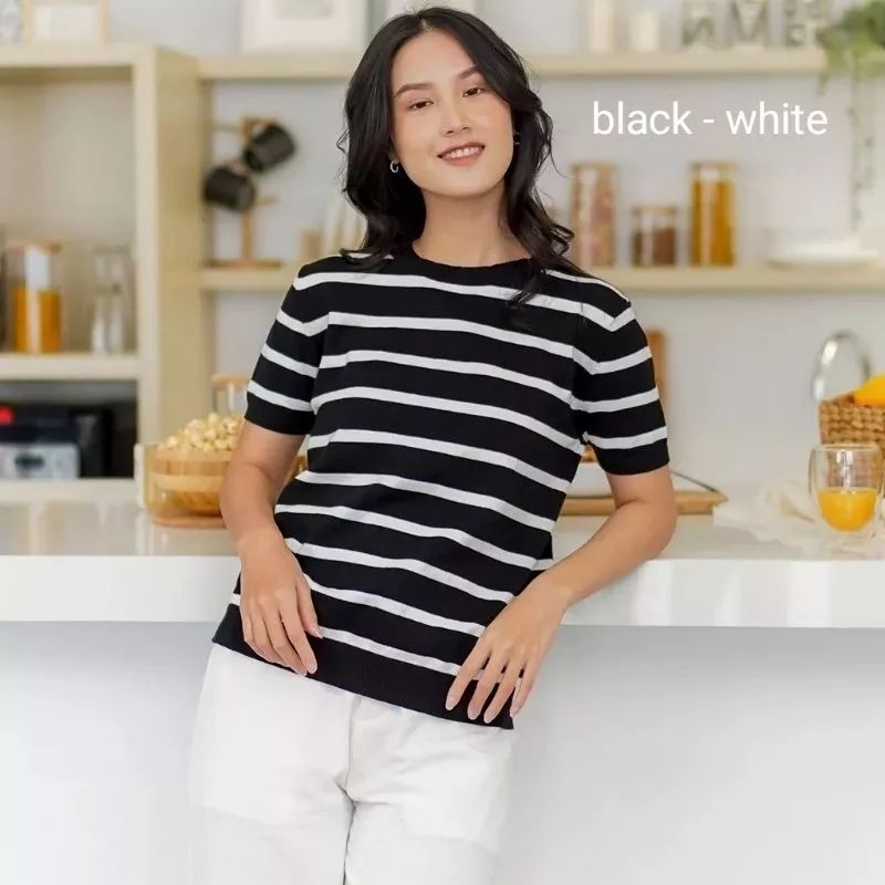 round neck stripe knit blouse