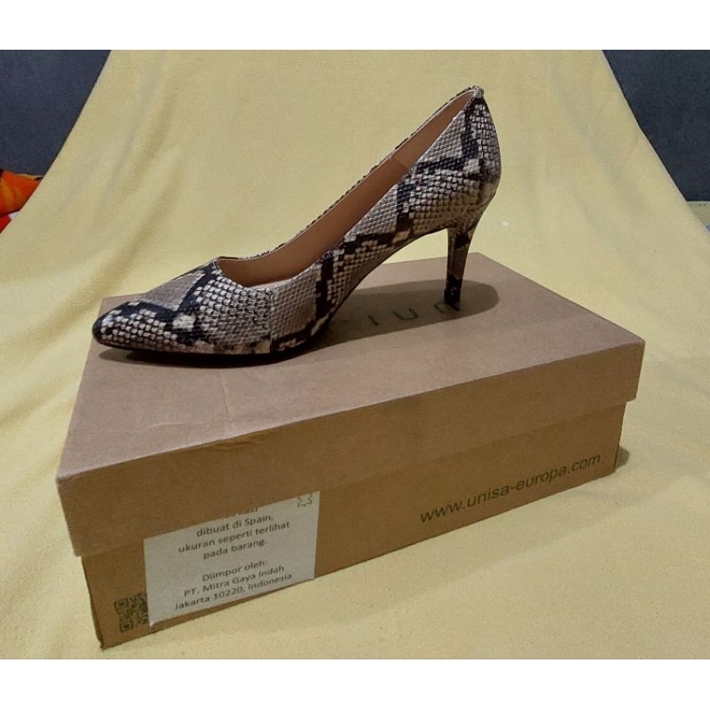 sepatu wanita heels unisa spain size 38 or 25 cm