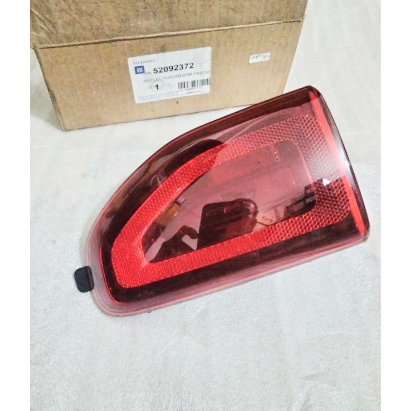 Reflektor Bumper Belakang Chevrolet Spin Kanan Original GM