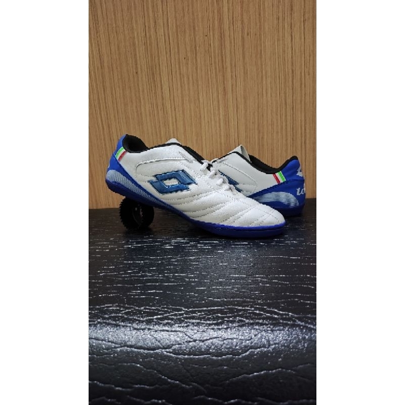 Sepatu Olahraga Futsal Lotto