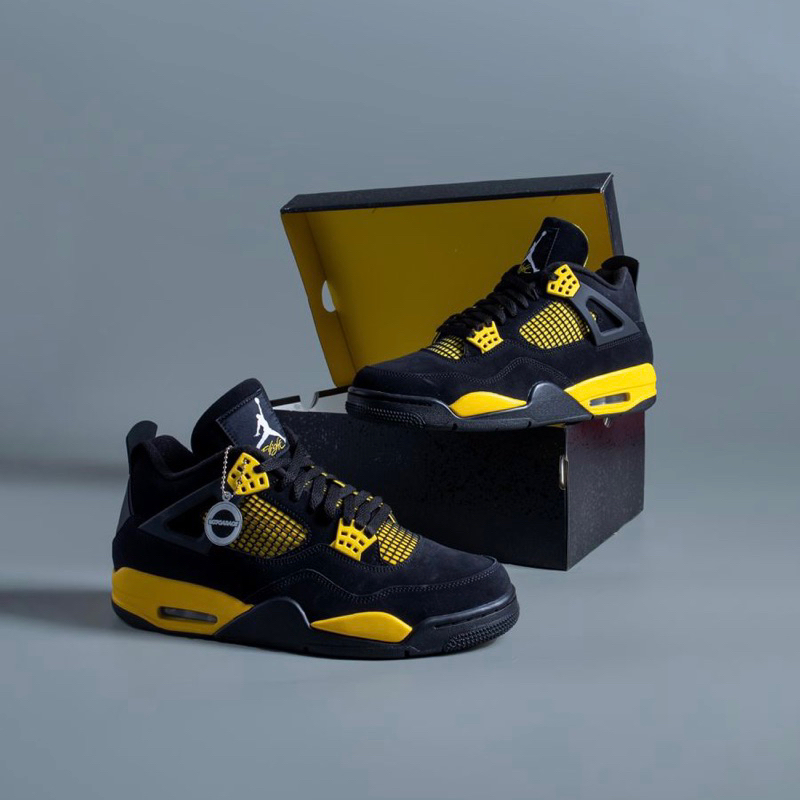 Air Jordan 4 Thunder