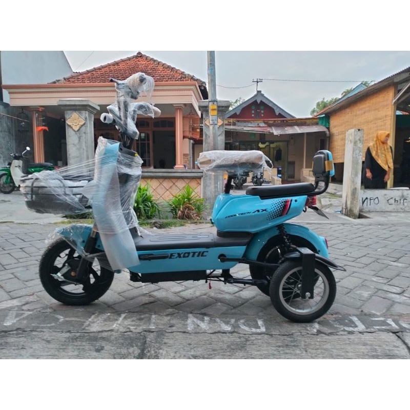 Sepeda Listrik Exotic Cooltech AX + Roda Bantu