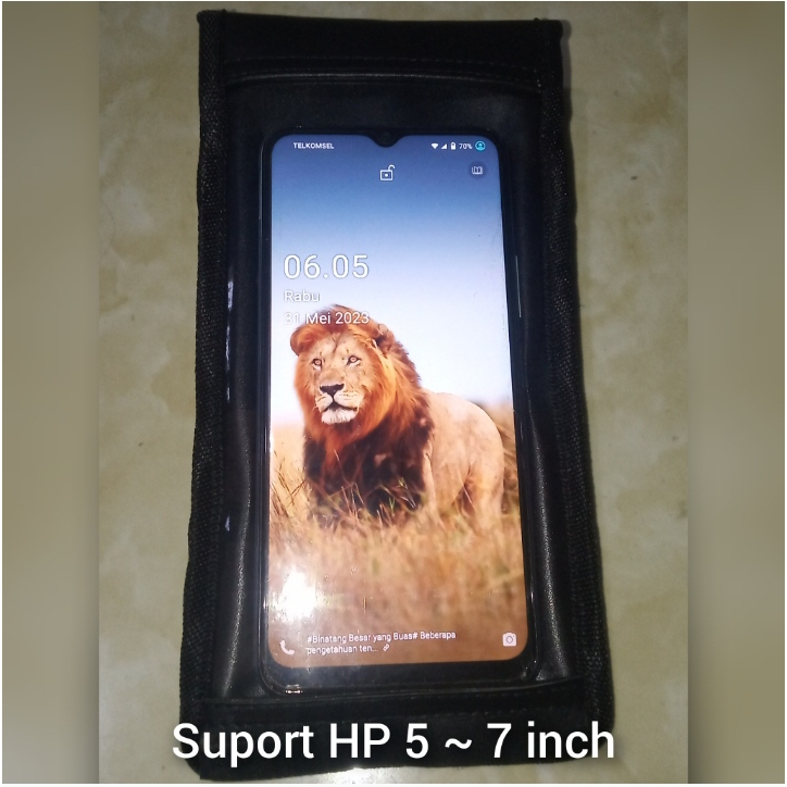 Holder HP Motor Ada Lubang Cas Anti Air