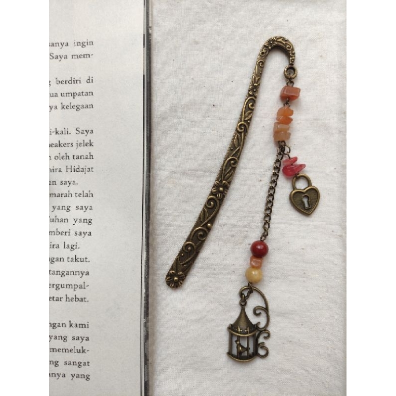 

Bookmarks Aesthetic Metal Paling Keren | Pembatas Buku Aesthetic Metal Paling Keren (Free 1 Inisial Huruf).