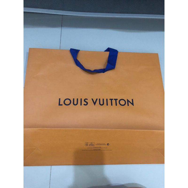 

paperbag louis vuitton / paperbag lv / paper bag louis vuitton / paper bag lv original authentic