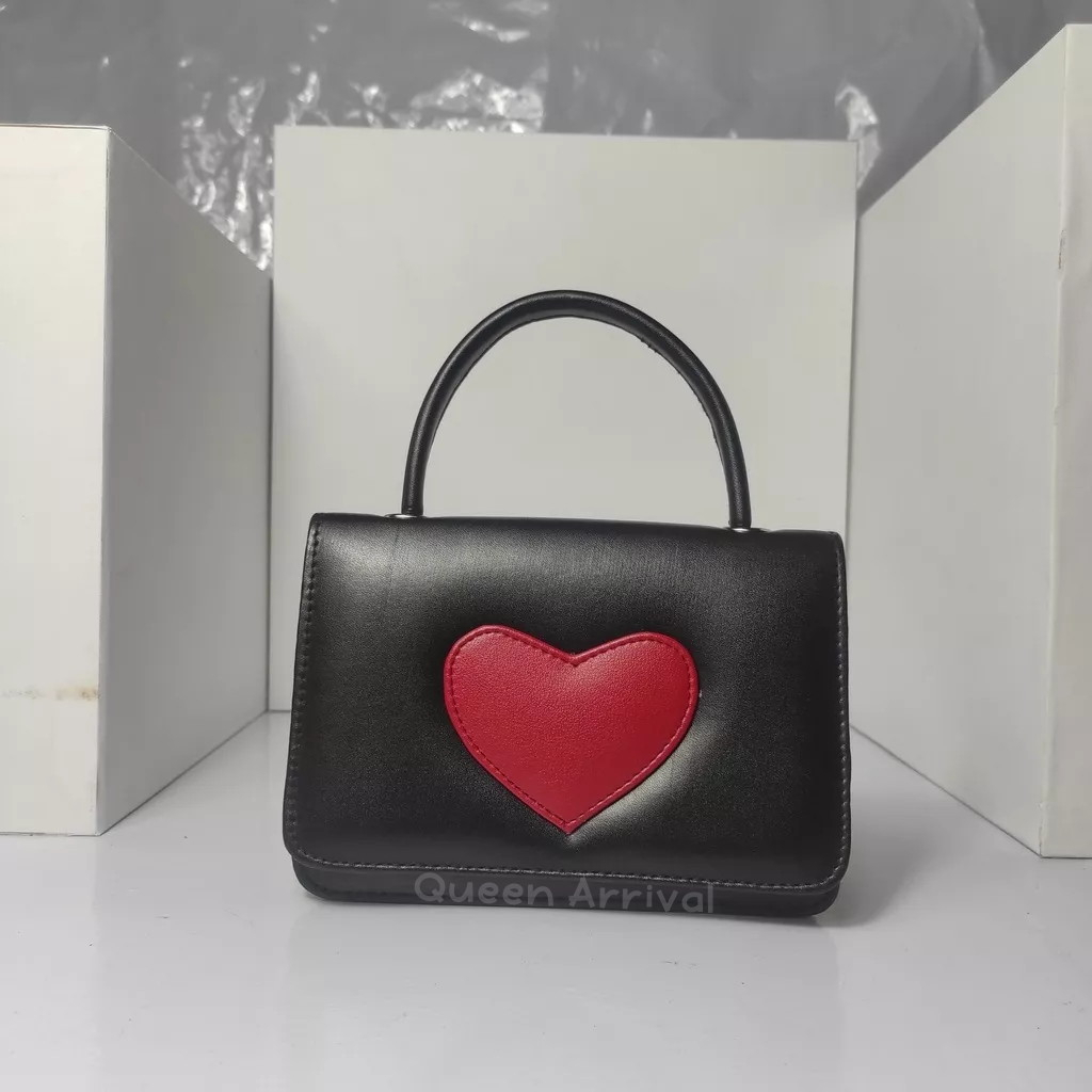 Love Bag Queen Arrival - Slingbag Handbag Wanita Tas Gagang Tali Rantai Tas Selempang wanita  Motif Tas Cinta Tali Rantai Warna Hitam Putih