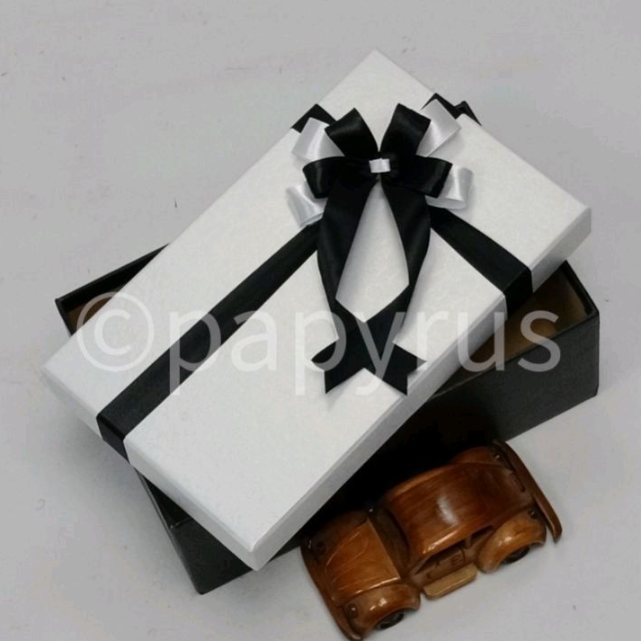 

PAPYRUS Kombinasi 15x25 Tinggi 10cm Kotak Kado Gift Box V2