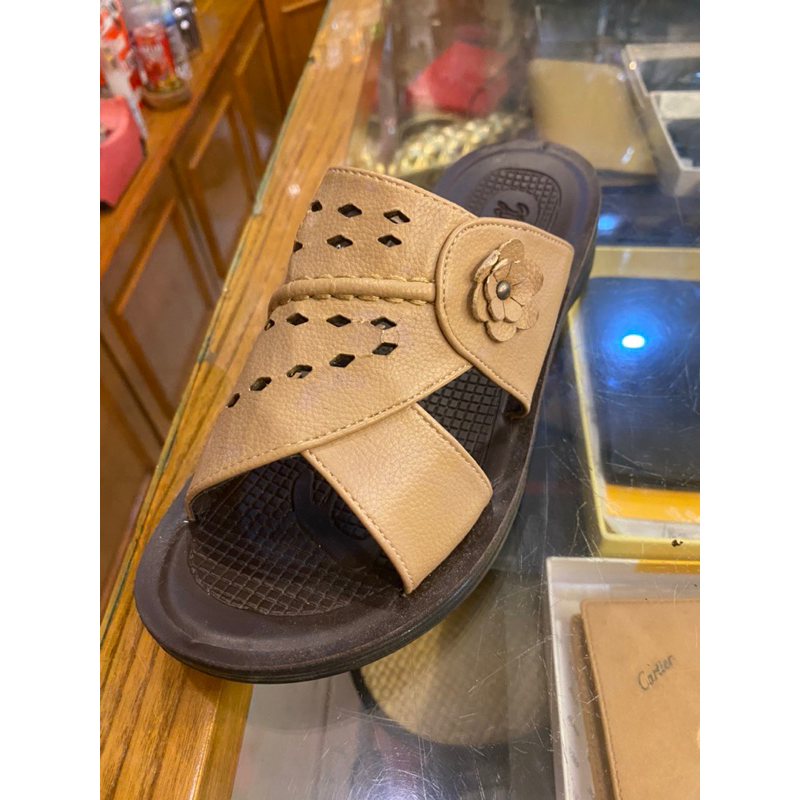 SENDAL PAJANGAN TOKO BUNGA NO 39