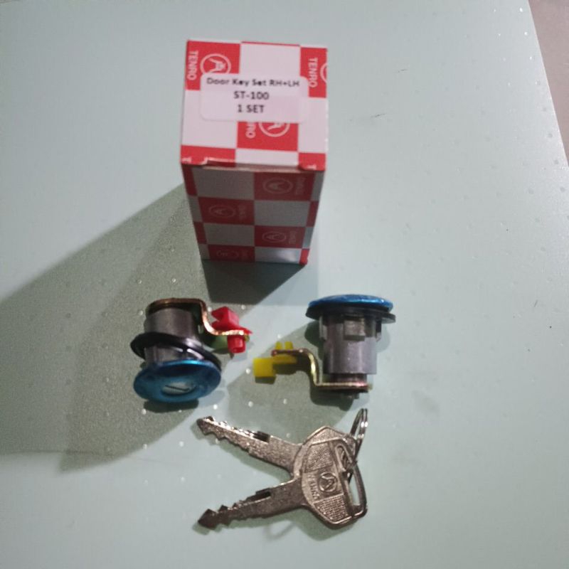 Kunci pintu / door key mobil carry, futura , t120SS DNY