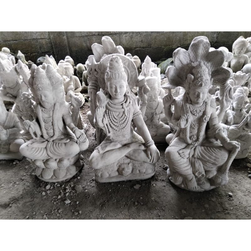 patung dewa Siwa Dewi Wisnu dan dewa Brahma ( dewa trimurti)