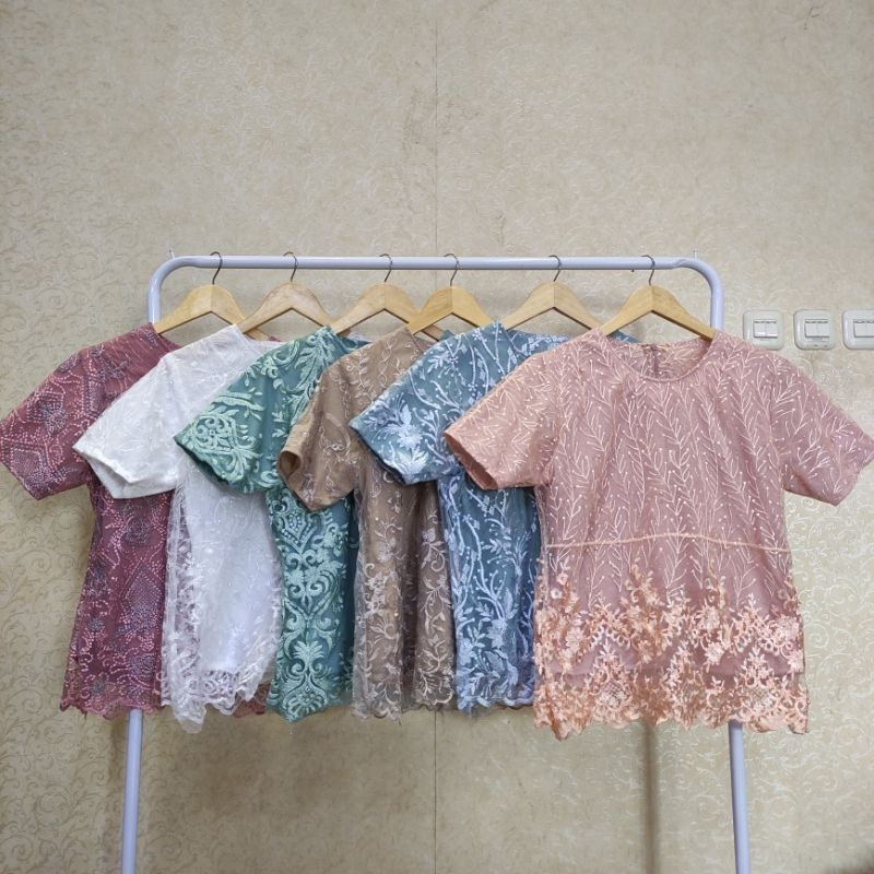 Atasan pesta Tile motif  kombinasi belakang dot jumbo (RANDOM)