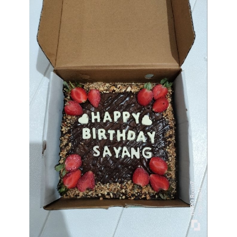 

brownies hias kacang strawberry