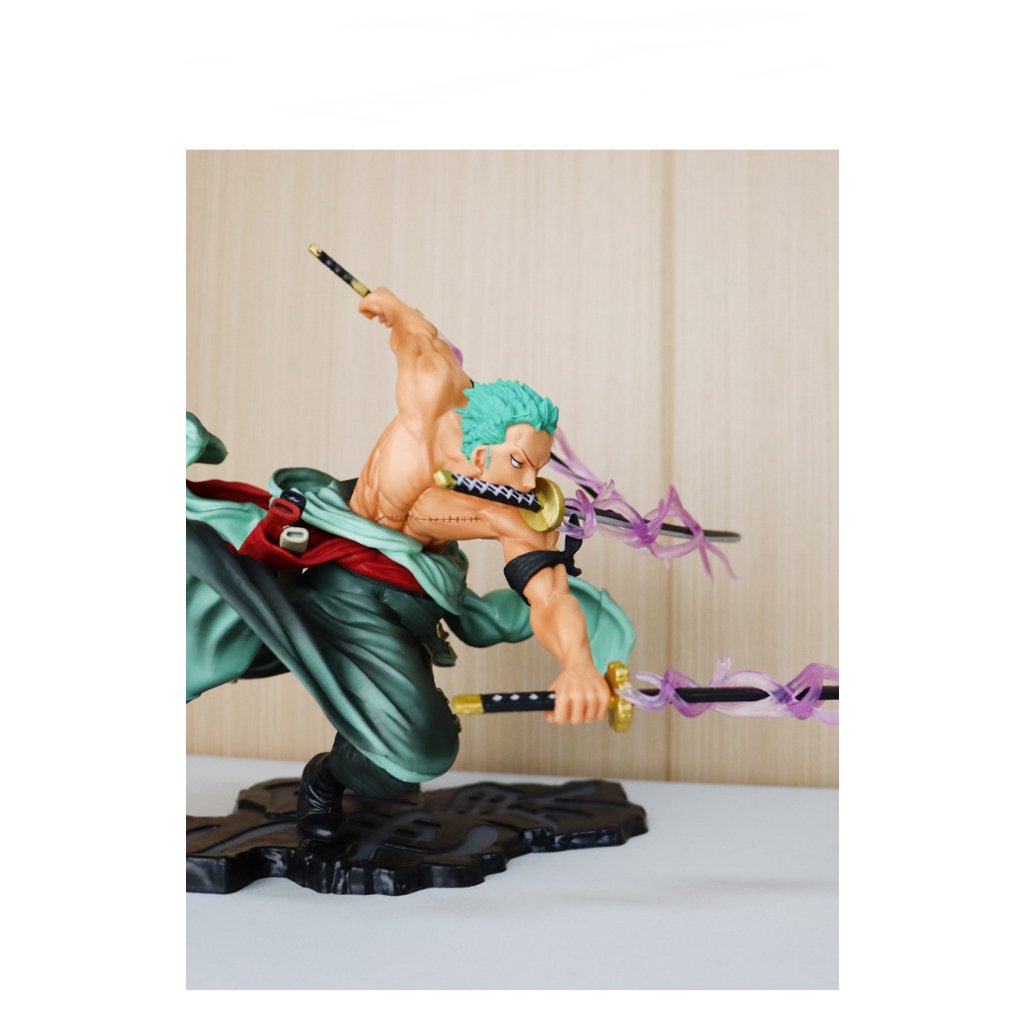 Action Figure Roronoa Zoro One Piece Santoryu / Three sword style