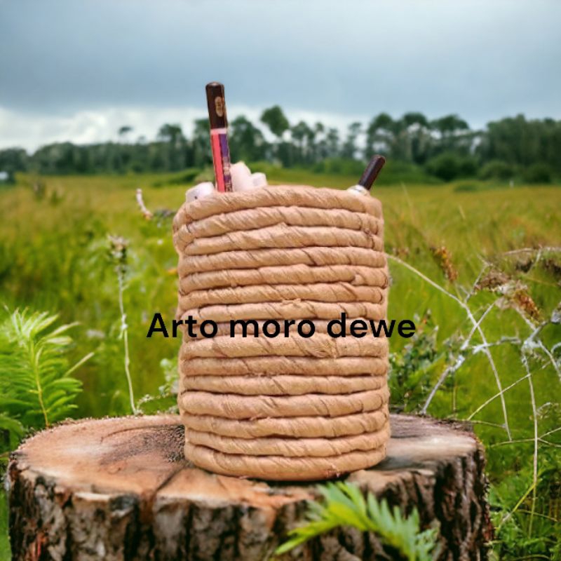 

tempat pensil pelepah pisang prakarya(TALI BESAR)