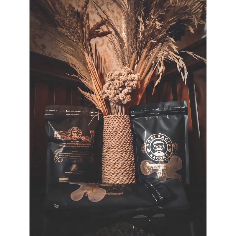 

Kopi Racik Kaconk, Kopi dengan campuran jahe dan rempah pilihan, Anti kembung dijamin bikin anget, Untuk kehidupan lahir & batin.