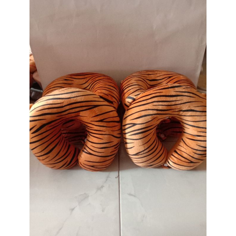 Bantal leher motif bantal leher karakter macan bantal leher empuk lembut bantal leher pake kancing virall murah