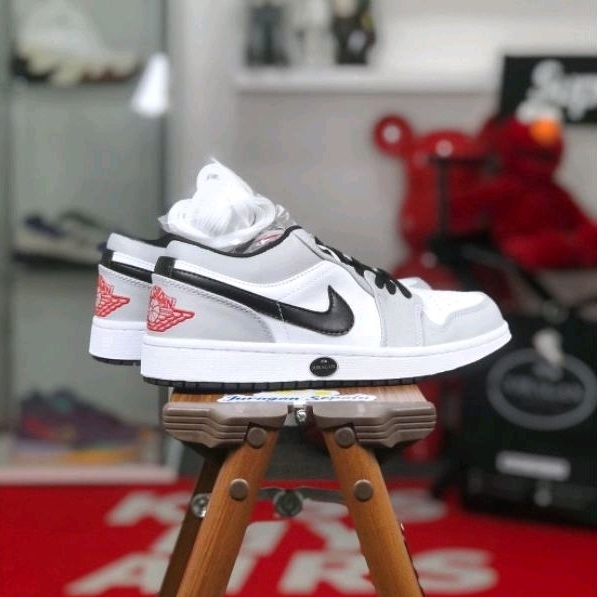 Nike Air Jordan 1 Low &quot;Light Smoke Grey&quot;