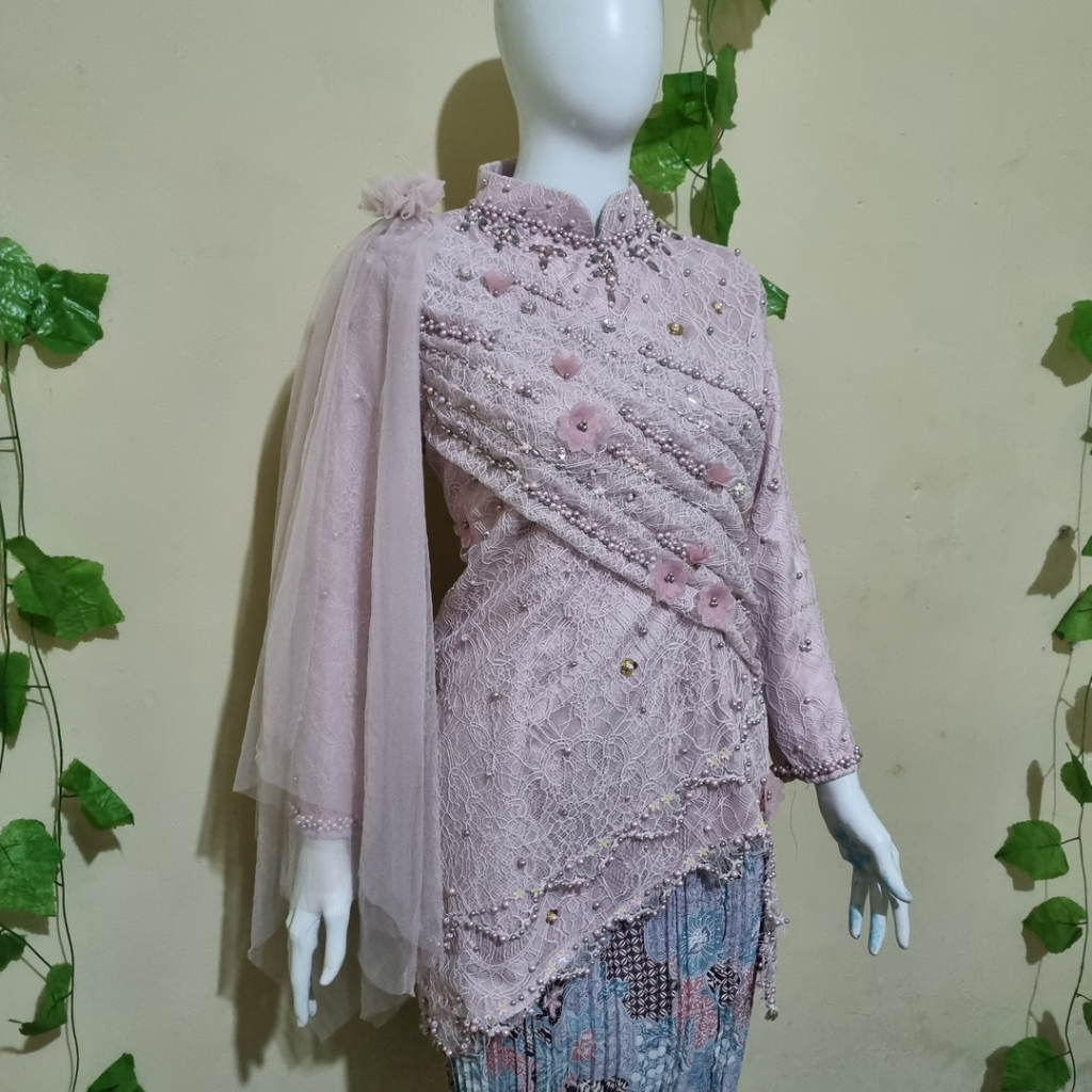 jahit kebaya custom / kebaya wisuda / kebaya tunangan / kabaya lamaran / kebaya custom / kebaya paye