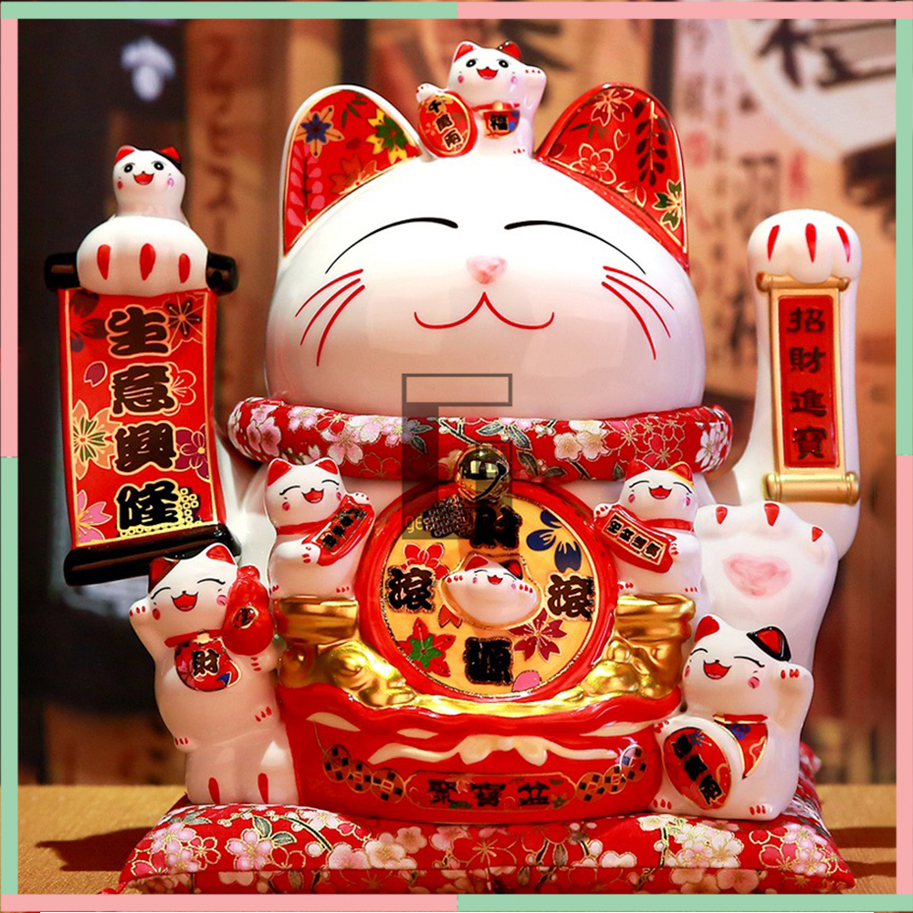 Pajangan Patung Boneka Dekorasi Lucky Cat Maneki Neko Kucing Hoki Fengshui Rejeki Keberuntungan Batrai Batre Batrei Baterai Listrik Non Solar Porselen Porselin Keramik Cina Jepang China Korea Meja Toko Kasir Cafe Besar Big Size Medium Sedang Kecil Small