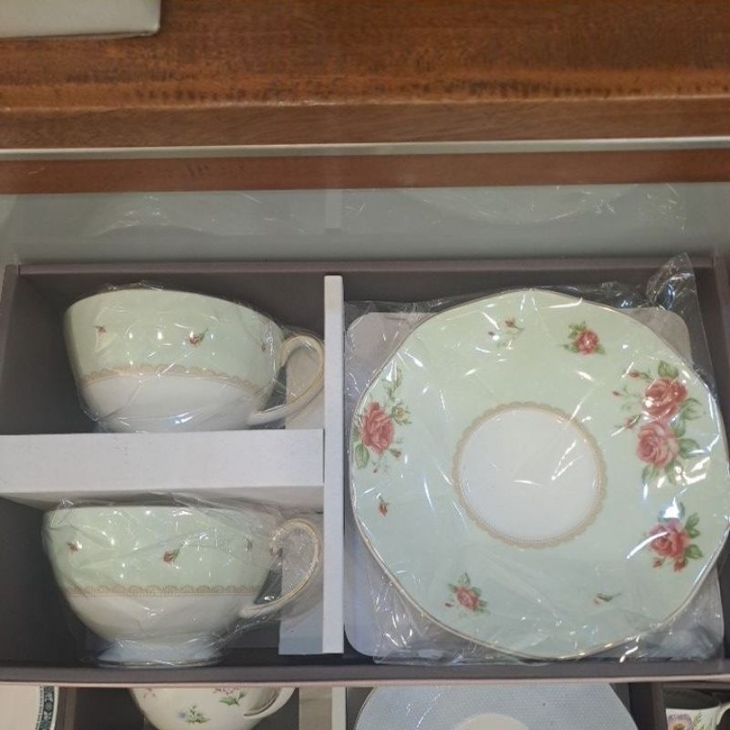 Cappucino Set The Rose St James