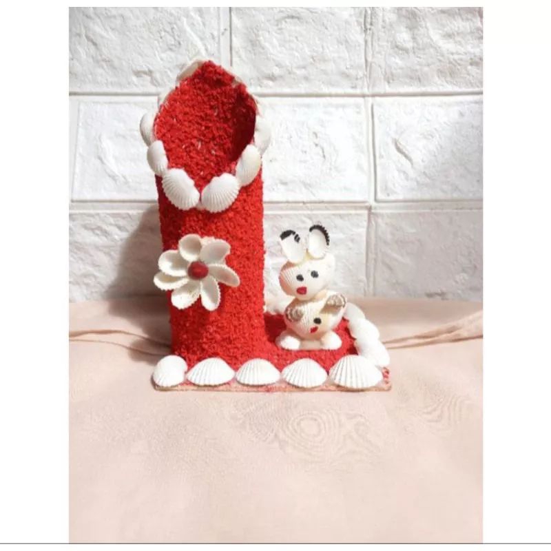 

TEMPAT PENSIL DARI KERAJINAN KERANG