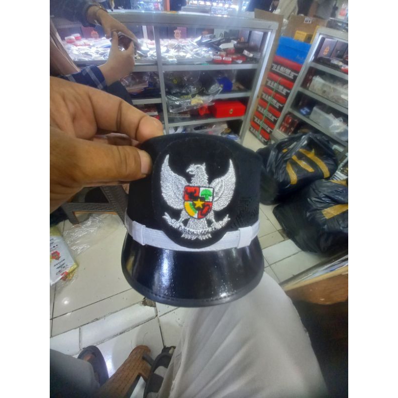 topi pet pdu kades perempuan