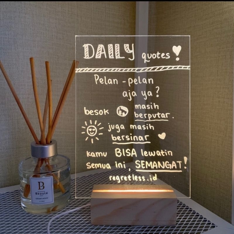 Acrylic Note Board 5R With Stand LED