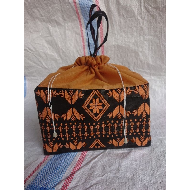 Tas Hajat Serut/Tas Hajatan 22×22/Tas nasi spunbond/Tas serut Motif /Tas Hantaran Kain Spunbond