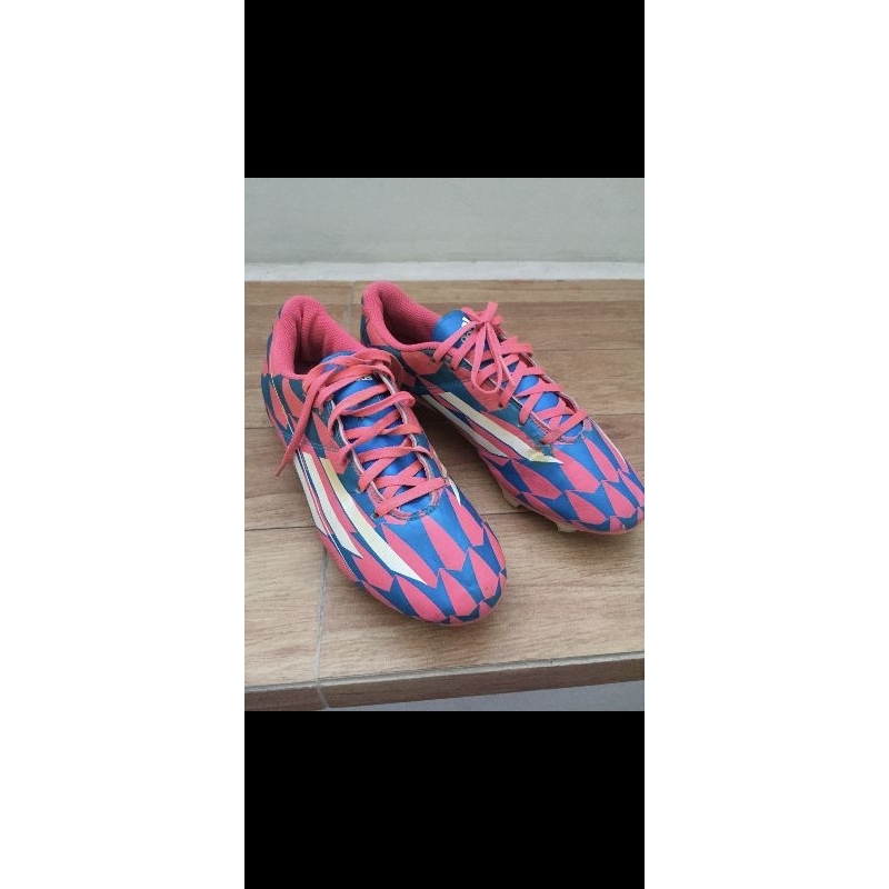 Sepatu Sepak Bola Adidas F5 Battlepack ukuran 40