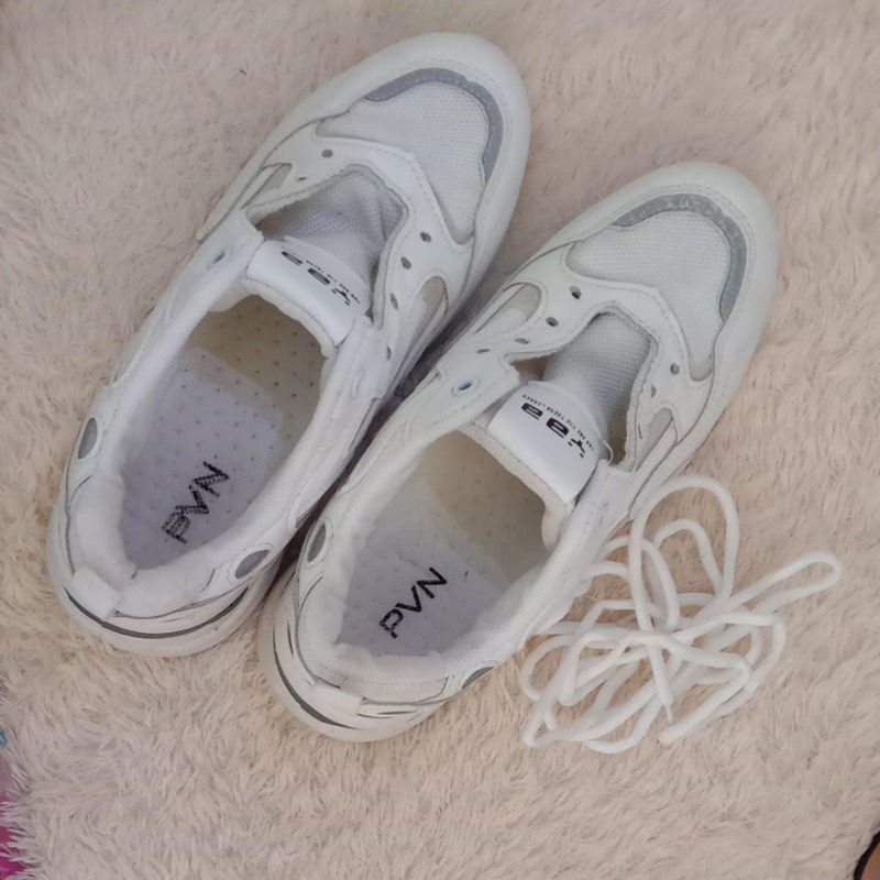 PL Sepatu sport brand PVN