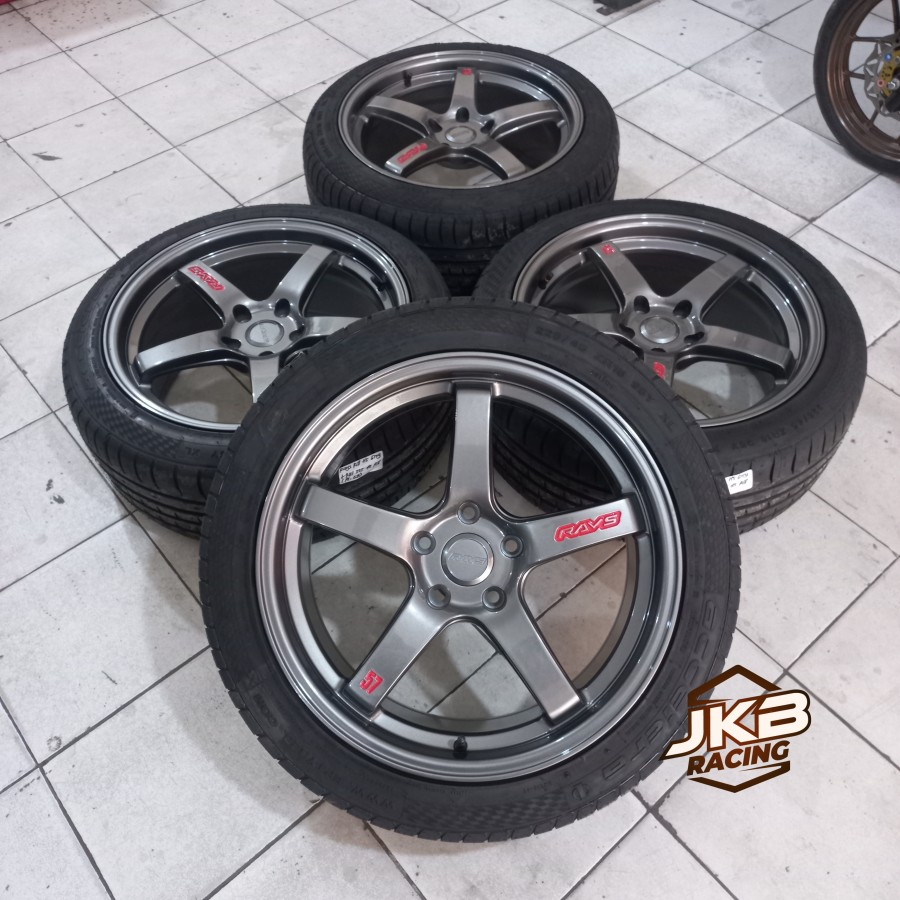 Velg Mobil Bekas Mazda3, Xpander, Hrv, Ring 18 Velg Rays Ban 225 45 R18 Accelera