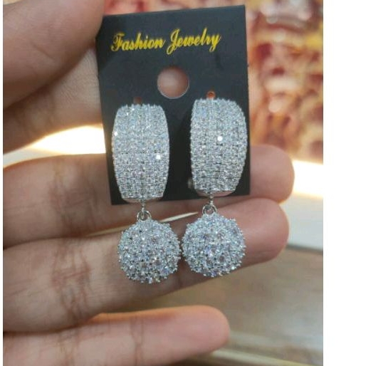 Anting Titanium replika berlian eropa mata tanam