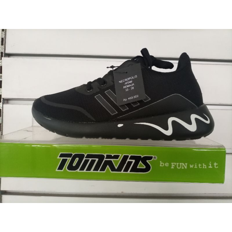 Sepatu Tomkins Necropolis