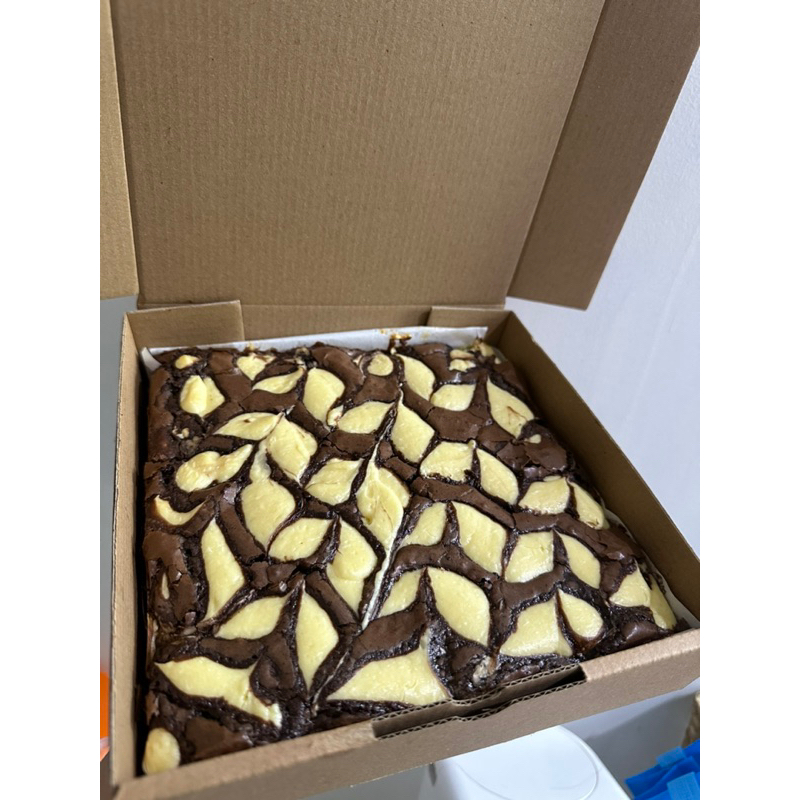 

Cream Cheese Fudgy Brownies 20x20 cm by Ababakuki