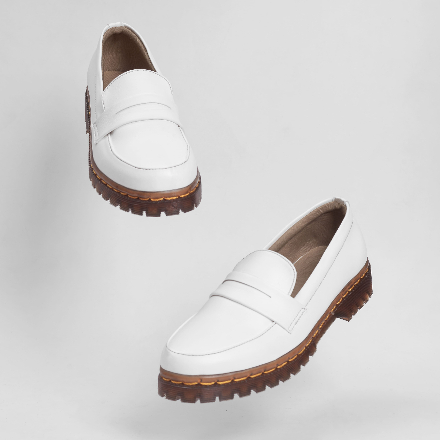 Sepatu Slip On Wanita Casual Kulit Formal Kerja Santai Kuliah Loafers Wanita Original - Lavi White