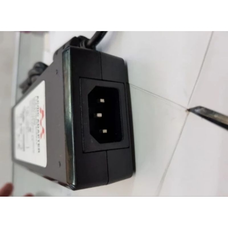 Adaptor 12V 8A DC M