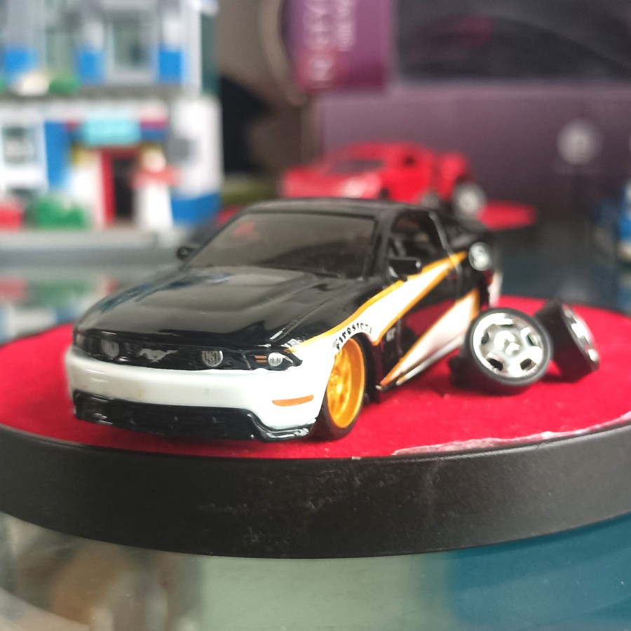 MAISTO FORD MUSTANG GT 2010 (LOOSE)