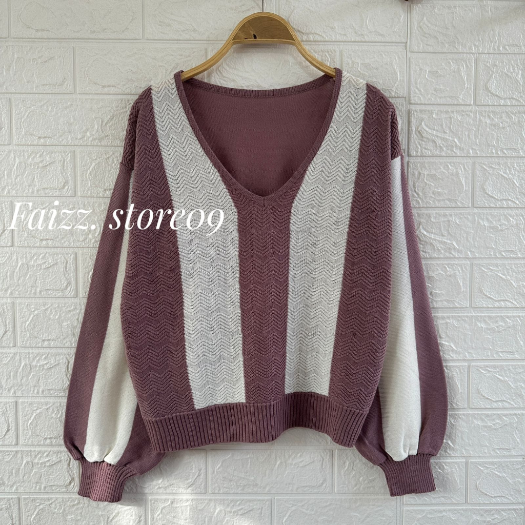 Pragos Sweater Rajut Kerah V Motif Strip Wanita