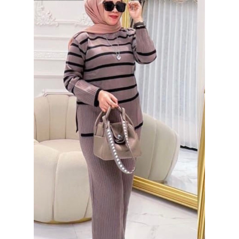 Sweater LAYLA Stripe Knit / Baju Rajut Wanita Lengan panjang Motif Garis