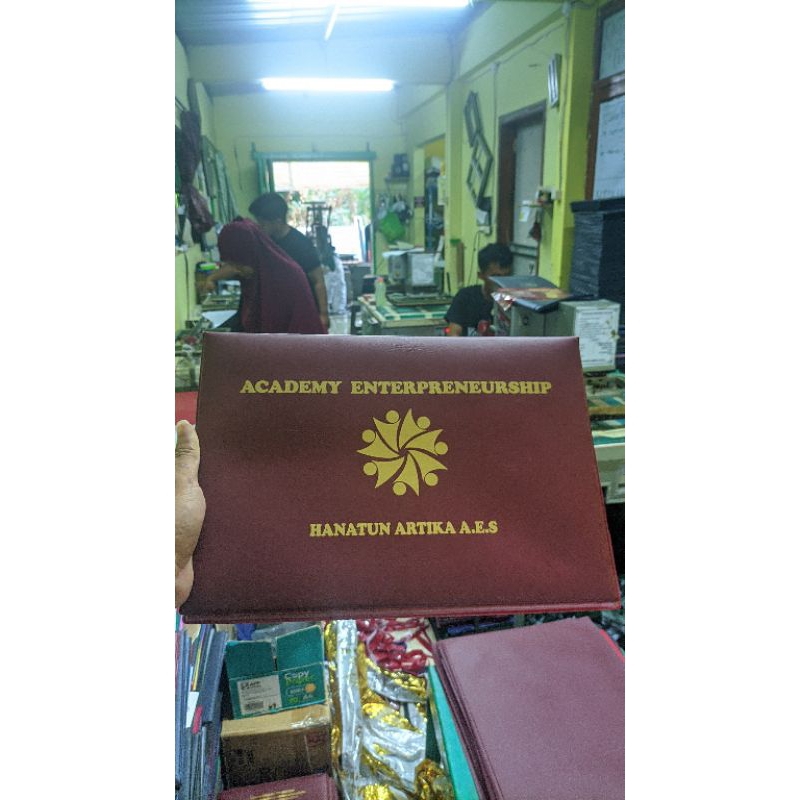 

Map wadah sertifikat/ijazah