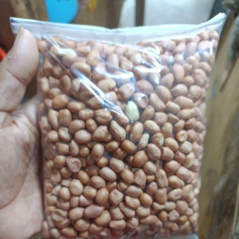 

Kacang Tanah Tuban Mentah 1000gr